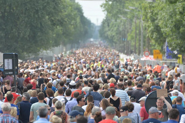 bigcrowdscenecc0.x.jpg
