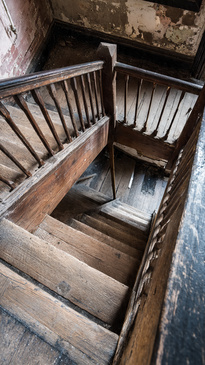 oldstaircaseai.x.jpg